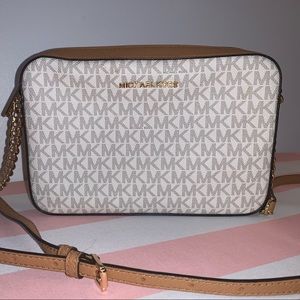Michael kors crossbody bag